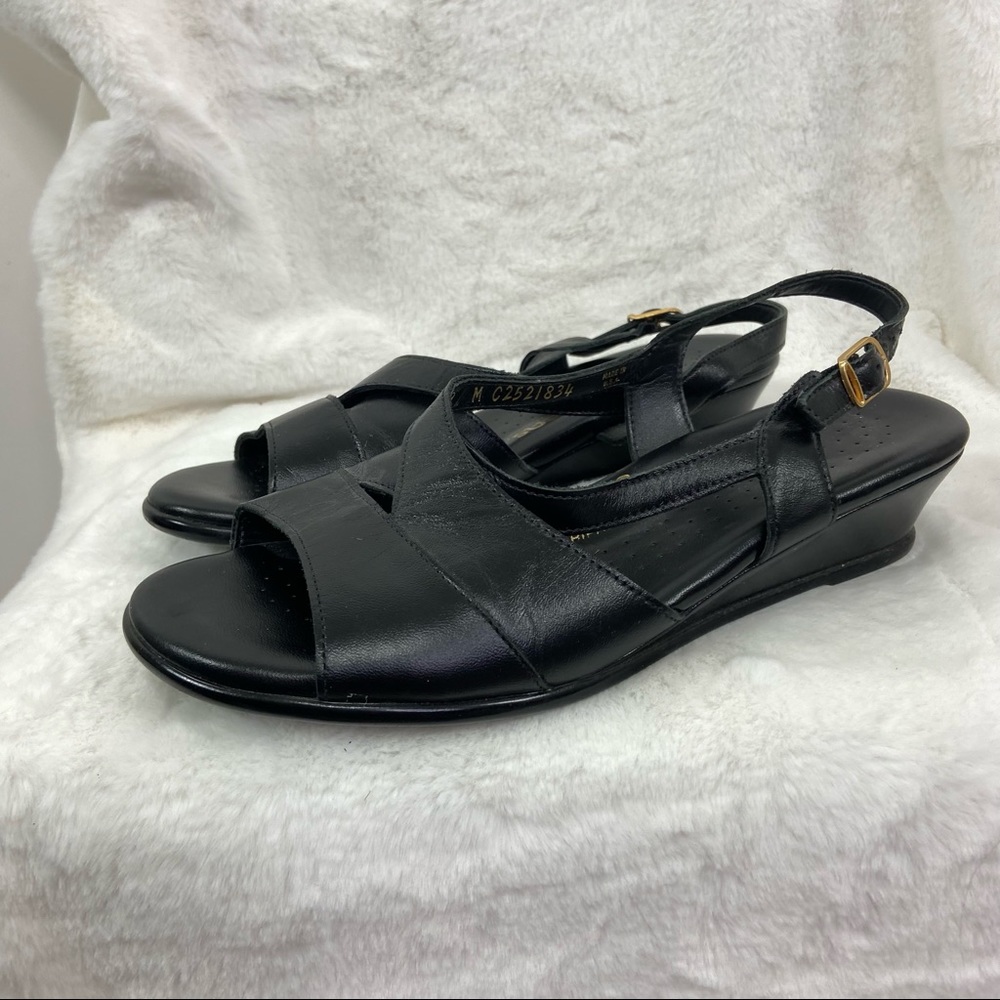 SAS black leather cross cross sandal
Size 9M - Picture 2 of 9